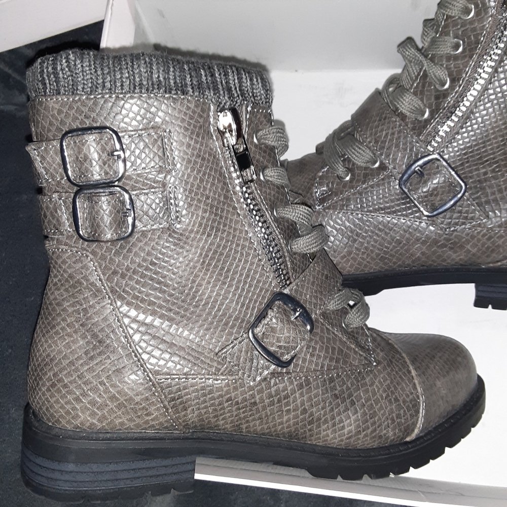 Bradyn Buckled Boots by JustFab Size 8